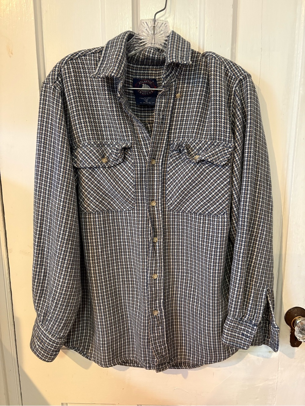 Men’s Gray Patterned Button-Down Casual Shirt